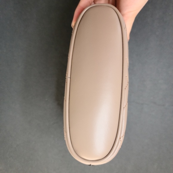 Gucci GG Marmont Cosmetic Case - Picture 4 of 11